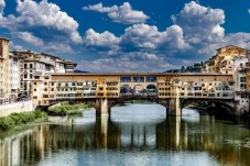Tour of Florence along the path of the Medici residences and the Vasari Corridor with Pitti Palace