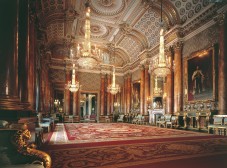 Buckingham Palace tour and afternoon tea at the DoubleTree Hilton