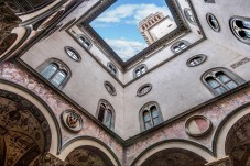 Tour of Florence along the path of the Medici residences and the Vasari Corridor with Pitti Palace
