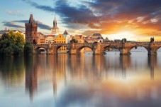 Best of Prague by foot and bus with river cruise and Prague Castle