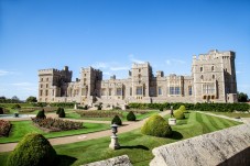 Windsor Castle half-day tour with fish & chips pub lunch
