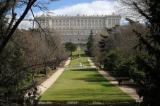 Madrid Royal Palace and Retiro Park guided tour with fast track access