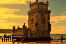 Lisbon premium tour: three panoramic bus tour and one historic tram tour