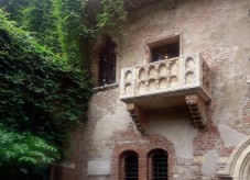 Verona Private Tour with Skip-the-Line Access to the Arena