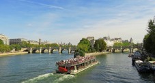 Sightseeing cruise on the Seine in a fly boat