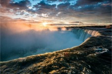 American-Side Niagara Falls Group Tour with Lunch