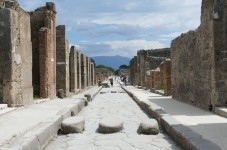 Round trip service Rome-Pompeii with skip-the-line tickets and audio guide