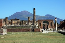 Full-day Pompeii and Amalfi Coast tour from Rome