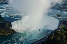 American-Side Niagara Falls Group Tour with Lunch