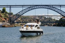 Noite a Bordo de Iate Skyfall no Rio Douro c/PA p/2