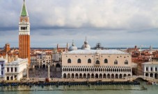Full-day private walking tour of Venice with Rialto market