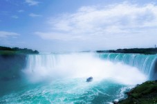 American-Side Niagara Falls Group Tour with Lunch